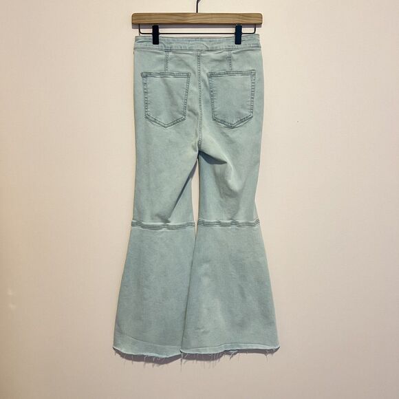 Free People We The Free Youthquake Crop Flare Jeans in Bleach Out Blue Size 26 - Picture 5 of 11